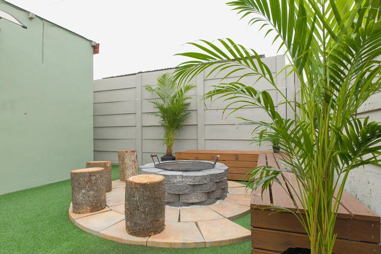 Peace Love And Joy Self Catering Units Port Elizabeth Exterior photo